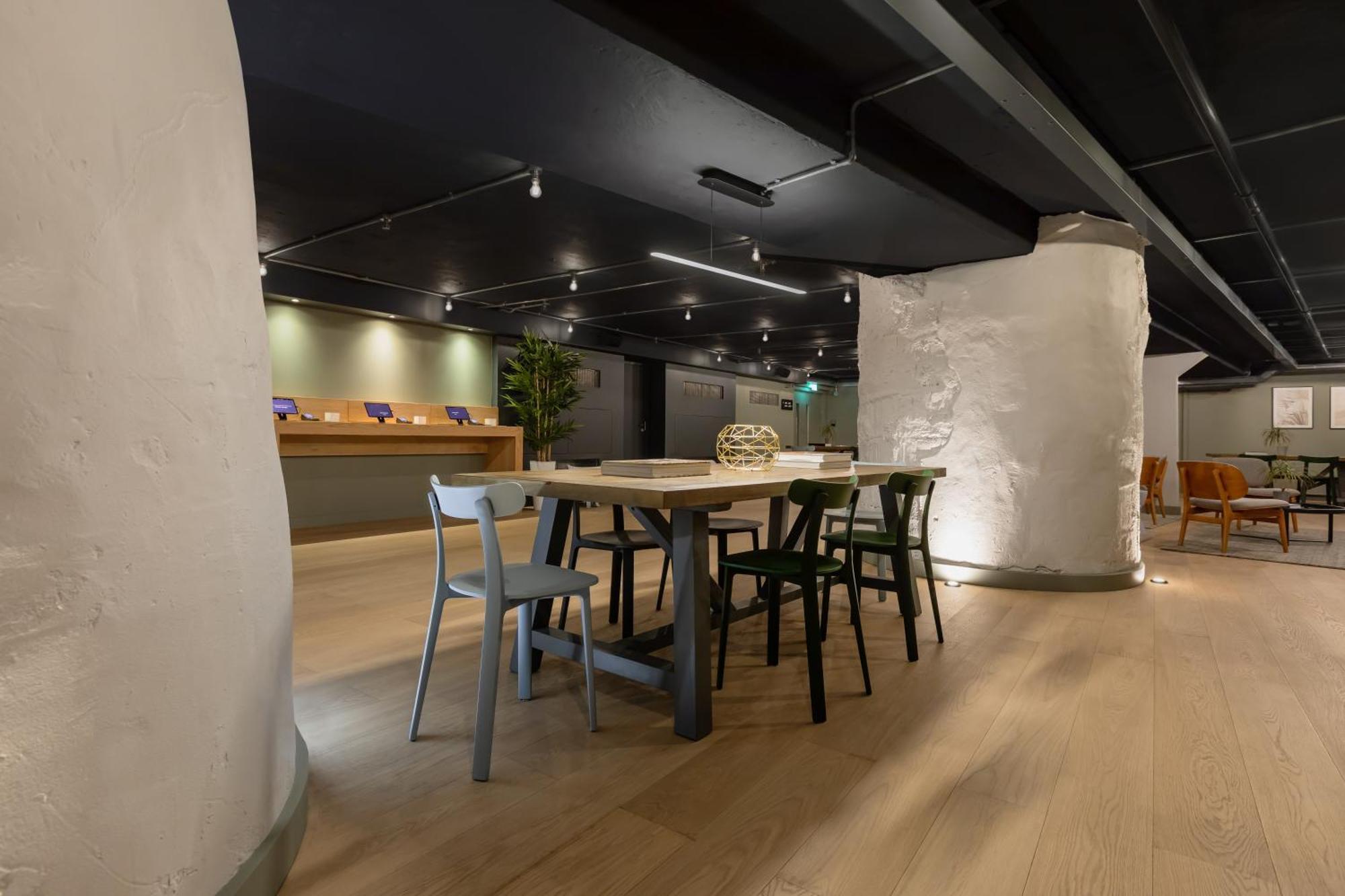 Zedwell Underground Tottenham Court Rd 3* Londen
